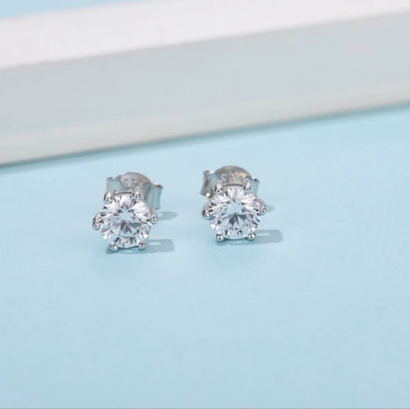 New 2ct Beautiful Moissanite Diamonds Stud Earrings - Picture 2 of 12